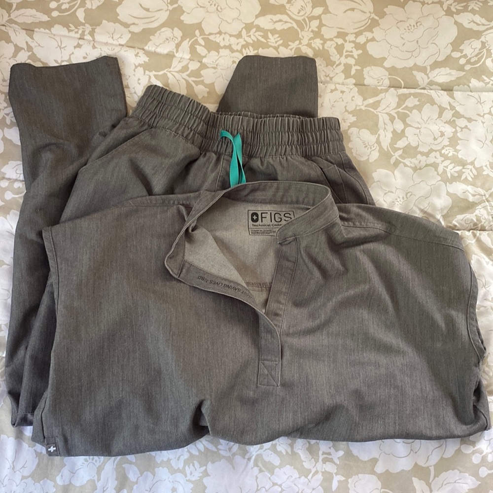 Reposhing as a set , wore once gray FIGS bottom & top